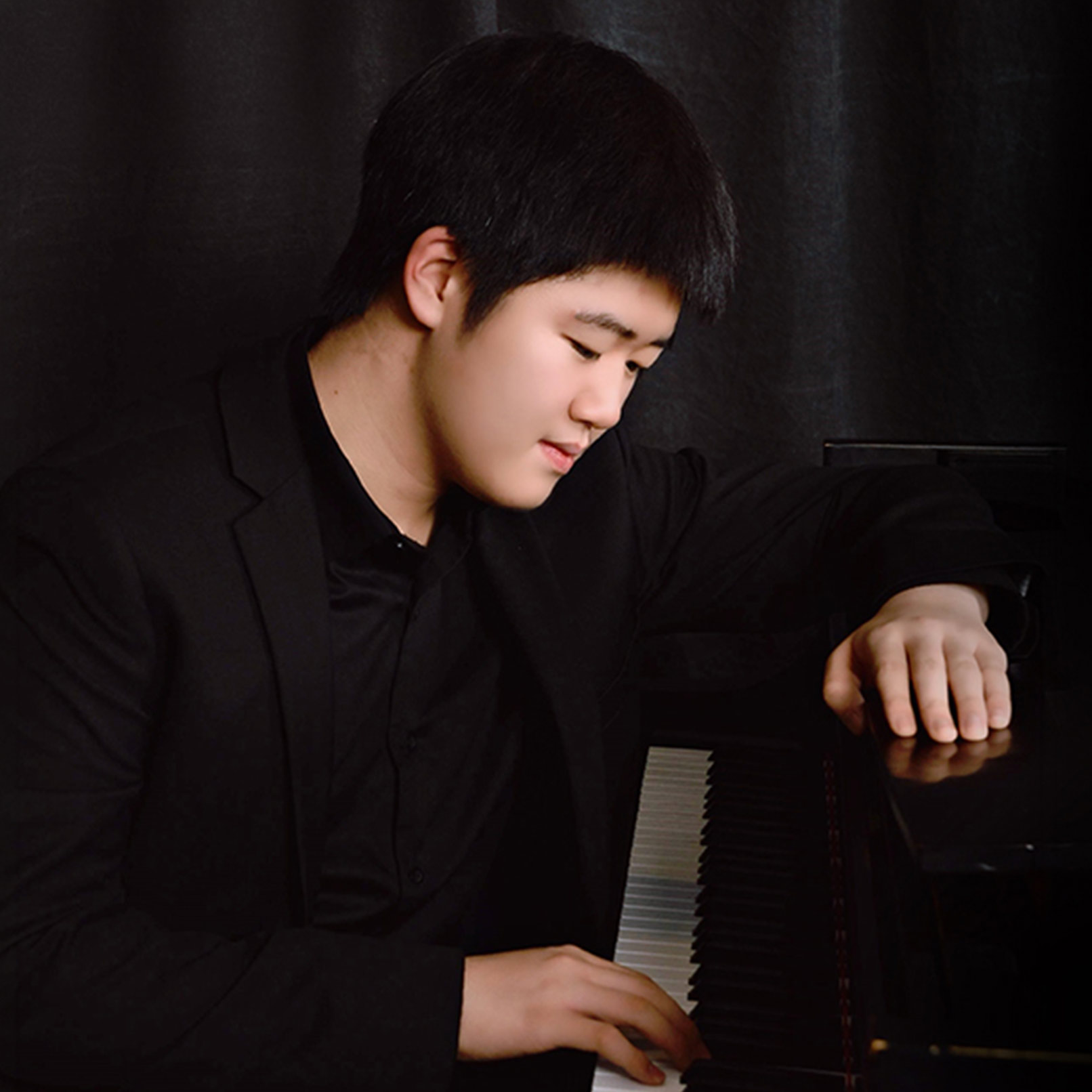 2026 Cecilia Concerts Developing Musician Award recipient, pianist Alex Yang, seated at a grand piano.